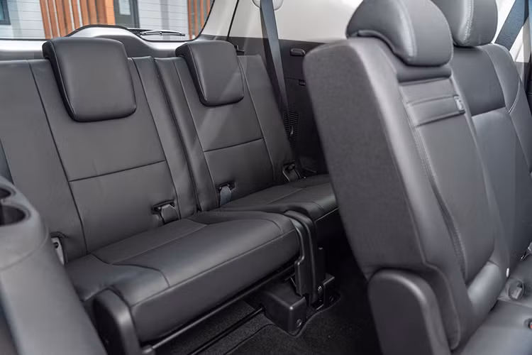 Hiếm có mẫu SUV nào sở hữu nhiều công nghệ an toàn hàng đầu như Mitsubishi Pajero Sport hiện tại, gói an toàn mới được bổ sung trên chiếc SUV đời 2020 này bao gồm; 7 túi khí an toàn. Hệ thống cảnh báo và giảm thiểu va chạm phía trước (FCM). Hệ thống cảnh báo điểm mù (BSW) và hỗ trợ chuyển làn (LCA). Hệ thống cảnh báo phương tiện cắt ngang khi lùi xe (RCTA). Hệ thống chống tăng tốc ngoài ý muốn (UMS). Hệ thống ga tự động thích ứng (ACC)...