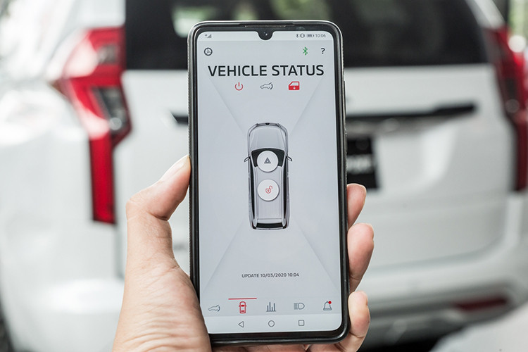 Mitsubishi Pajero bản máy dầu thế hệ mới sở hữu một khối động cơ có hàm lượng công nghệ rất cao. Động cơ dầu 4 xy-lanh tên mã 4N15 của Pajero Sport không chỉ nhẹ hơn các động cơ đối thủ mà còn sở hữu nhiều ưu điểm khác. Động cơ có dung tích 2.4 lít, sản sinh công suất tối đa 181 mã lực tại tua máy 3.500 vòng/phút, lực mô-men xoắn cực đại 430 Nm tại tua máy 2.500 vòng/phút.