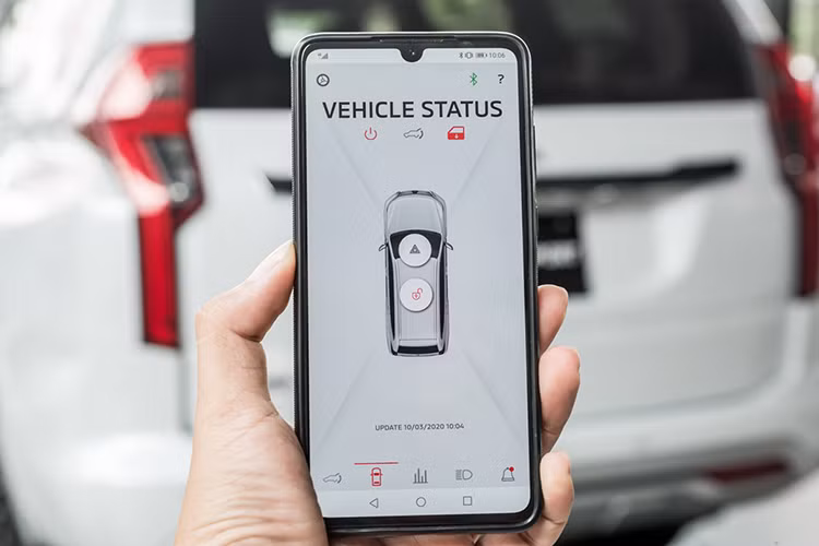 Mitsubishi Pajero bản máy dầu thế hệ mới sở hữu một khối động cơ có hàm lượng công nghệ rất cao. Động cơ dầu 4 xy-lanh tên mã 4N15 của Pajero Sport không chỉ nhẹ hơn các động cơ đối thủ mà còn sở hữu nhiều ưu điểm khác. Động cơ có dung tích 2.4 lít, sản sinh công suất tối đa 181 mã lực tại tua máy 3.500 vòng/phút, lực mô-men xoắn cực đại 430 Nm tại tua máy 2.500 vòng/phút.