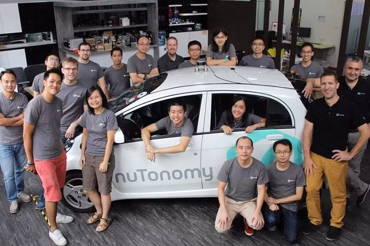 "Chúng tôi đang đối mặt với sự thiếu hụt đất đai và nhân lực. Chúng tôi muốn tận dụng sức mạnh công nghệ để vượt qua bất lợi đó, và giới thiệu những khái niệm mới trong ngành vận tải để cải thiện giao thông công cộng", Pang Kin Keong, Thứ trưởng Bộ Giao thông Singapore đồng thời cũng là Chủ tịch Hội đồng Xe tự lái phát biểu.