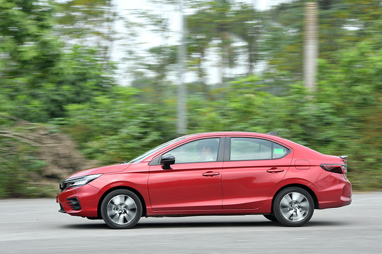 Khoảng 3 năm trở lại đây, đã có hơn 25.000 chiếc Honda City thế hệ thứ 4 bàn giao tới tay khách hàng, giúp mẫu xe này lọt vào Top 3 xe bán chạy nhất phân khúc B. Và với sự thành công ngoài mong đợi tại các thị trường kể trên, Honda City 2021 mới thế hệ thứ 5 cũng được kỳ vọng sẽ tạo nên cú hích về doanh số tại Việt Nam trong năm 2021.