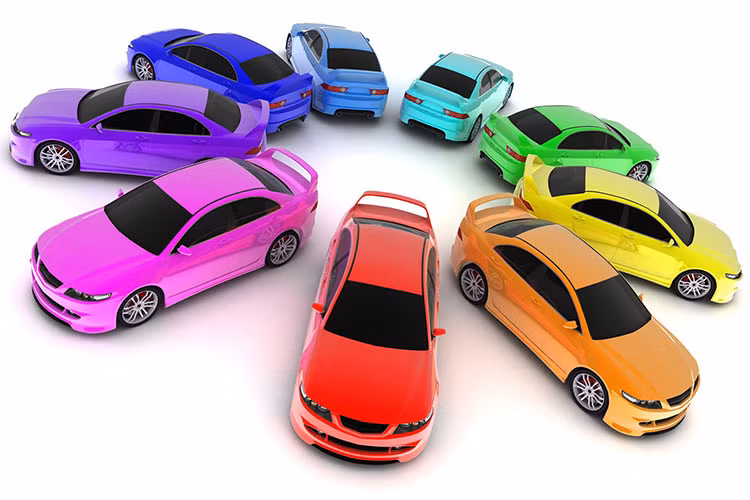 Việc chọn màu xe ôtô cùng mệnh có thể có ảnh hưởng, nhưng đừng quá lạm dụng. Màu cũng mệnh sẽ khiến bạn yên ổn và an toàn nhưng nếu nhiều màu cùng mệnh quá sẽ sinh ra dư thừa, phản tác dụng. Cần tránh những màu tương khắc với mệnh vì những màu tương khắc sẽ khiến sức khỏe của người lái bị ảnh hưởng, tâm trí bất định, mất tập trung, hay bực bội nóng giận, dễ gặp tai nạn...