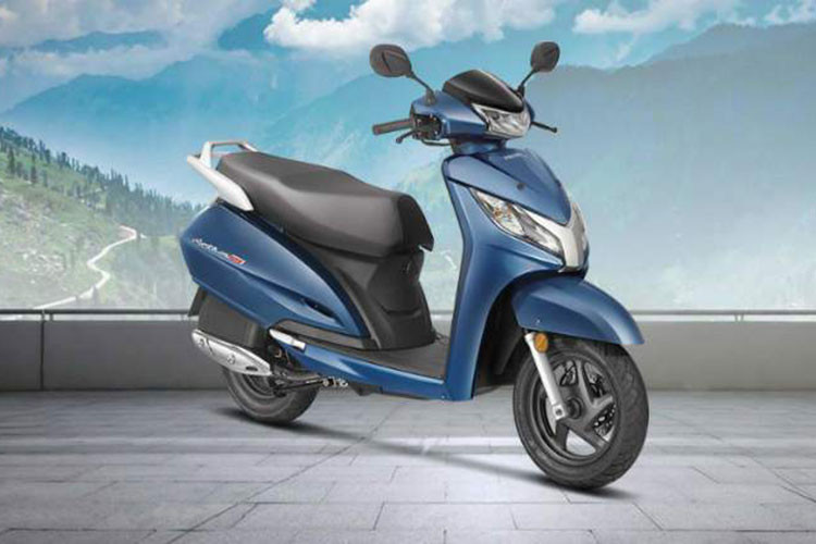 Ra mắt lần đầu vào năm 2014, Honda Activa là mẫu xe tay ga giá rẻ hướng tới phái đẹp. Được Honda liên doanh sản xuất với công ty Scooter India Pvt Ltd tại Ấn Độ, sau 3 năm trên thị trường mới đây mẫu xe ga Honda Activa 2018 vừa được chính thức ra mắt với kiểu dáng giữ nguyên nhưng sở hữu nhiều công nghệ mới hấp dẫn hơn.