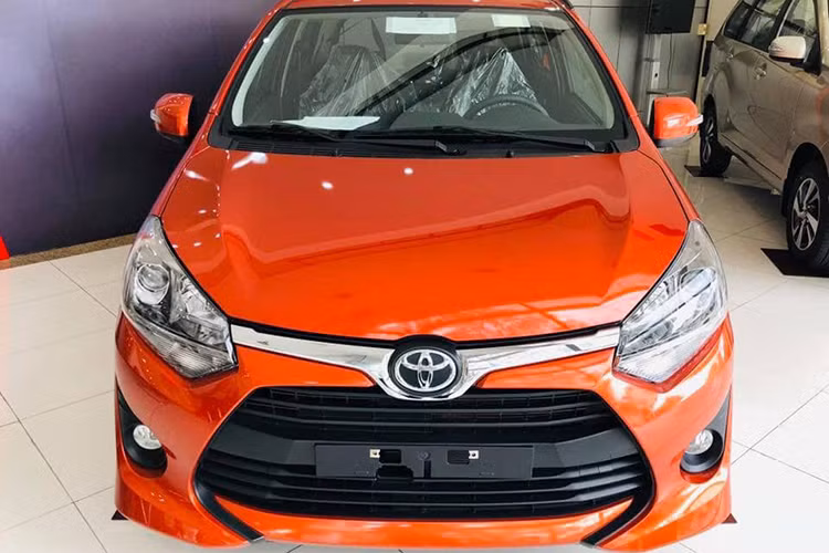 Ngoài việc Toyota Wigo giảm giá bằng tiền mặt, các khách hàng khi mua mẫu xe cỡ nhỏ giá rẻ này tại các đại lý chính hãng trong tháng 7/2019 còn được khuyến mãi thêm bộ phụ kiện trị giá 10 triệu đồng bao gồm ghế da, trải sàn, dán kính… Trong khi đó, tại khu vực TP HCM, Toyota Wigo có mức giảm thấp hơn khi được các đại lý giảm giá khoảng 15 triệu đồng, áp dụng chung với cả 2 phiên bản.