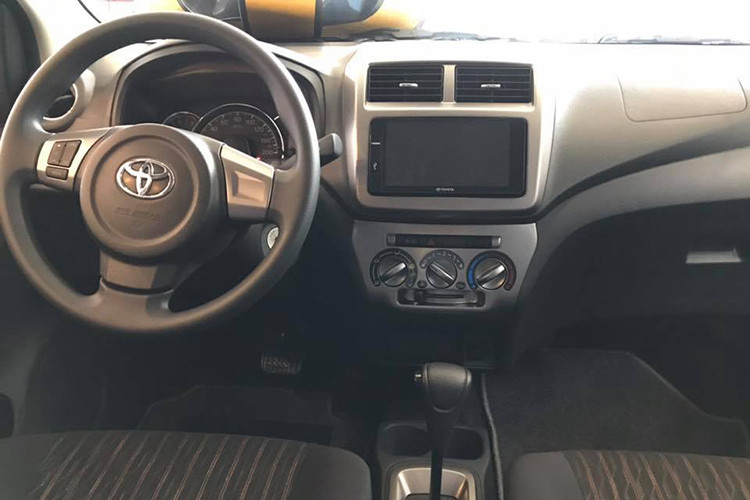 Tuy nhiên ngay sau đó, mẫu xe giá rẻ Toyota Wigo lại tỏ ra đuối sức hơn so với các đối thủ cùng phân khúc khi doanh số giảm dần và luôn thấp hơn hai đối thủ ở những tháng tiếp theo. Nếu tiếp tục không có doanh số khả quan, rất có thể trong thời gian tới mẫu xe này sẽ nằm trong top "ế" và mất hút trên thị trường ôtô Việt.