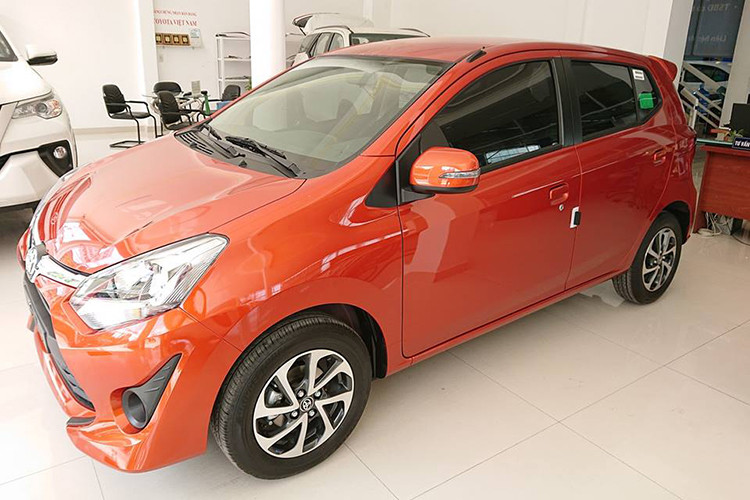 Sau khi Vinfast Fadil rồi đến Honda Brio mới lần lượt được bán ra tại thị trường Việt, phân khúc xe hạng A giá rẻ hiện đã sôi động hơn rất nhiều so với trước. Chính vì vậy, mẫu xe giá rẻ Toyota Wigo đang cảm thấy sức ép bị đè nặng hơn bao giờ hết - đặc biệt về mặt doanh số bán ra thị trường.