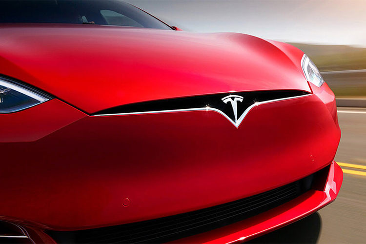 Elon Musk cũng cho biết rằng Tesla Model 3 phiên bản hiệu năng cao sẽ có khả năng xử lý và cảm giác lái tốt hơn cả chiếc BMW M3 (F80). Về giá bán, Elon Musk cho biết Tesla Model 3 phiên bản hiệu năng cao sẽ có giá khoảng 78.000 USD (khoảng 1,7 tỷ đồng).