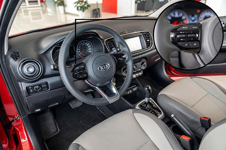 Với những nâng cấp mới, giá xe Kia Soluto 1.4 AT Luxury được báo từ 499 triệu đồng. Cao hơn 44 triệu đồng so với phiên bản cao cấp nhất hiện giờ là Kia Soluto AT Deluxe (455 triệu đồng). Thời gian giao xe Soluto 1.4 AT Luxury được các đại lý cho biết là vào cuối tháng 4 và đầu tháng 5/2020.