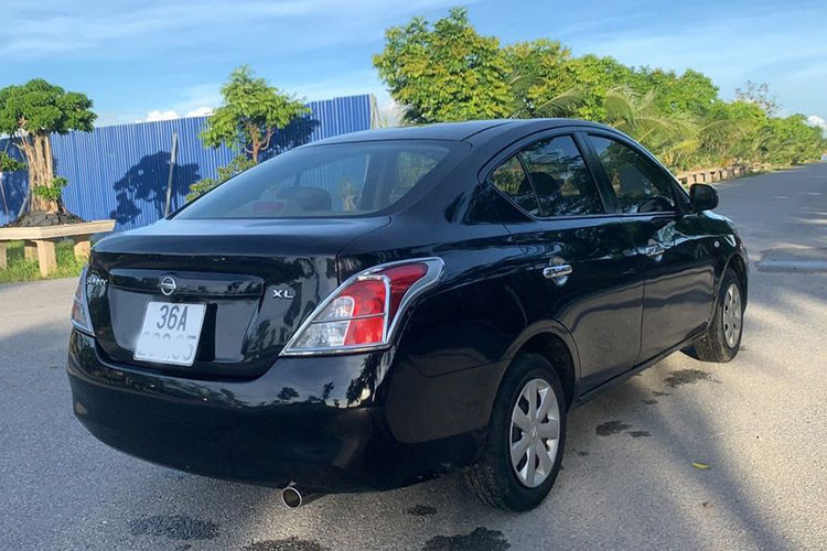 Nissan Sunny 2016 sở hữu động cơ xăng DOHC 4 xi lanh thẳng hàng kết hợp với van biến thiên thời gian CVTC. Chiếc xe trong bài là phiên bản số sàn 5 cấp có thể đạt công suất tối đa 99,3 mã lực tại 6.600 vòng/phút. Mô men xoắn cực đại của Sunny đạt 134 Nm tại vòng tua 4.800 vòng/phút. Mức tiêu hao nhiên liệu trung bình khoảng 6,5L/100km.