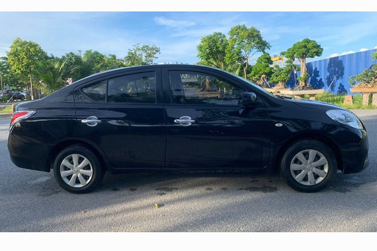 Tại thị trường Việt Nam, những chiếc Nissan Sunny đời cũ được gia đình sử dụng được bán lại khá ít, có chăng là những chiếc xe dịch vụ hay Taxi "hoàn lương" được làm mới. Theo chủ nhân chiếc Sunny 20216 trong bài viết này quảng bá trên sàn xe cũ, đây là phiên bản số sàn và chỉ 1 đời chủ - xe mang biển tỉnh Thanh Hoá với oddo lăn bánh không nhiều.