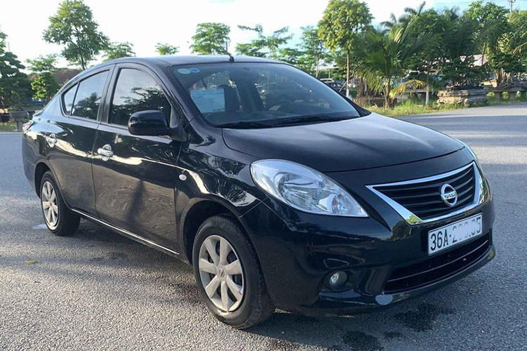 Khi ra mắt thị trường Việt Nam, giá xe Nissan Sunny 2016 bản số sàn được niêm yết khoảng hơn 500 triệu đồng. Chiếc xe trong bài viết này đã lăn bánh 5 năm và mang biển tỉnh, nó đang được chào bán chỉ hơn 200 triệu đồng - rẻ hơn 1 nửa so với khi mua mới. Hiện Nissan Sunny tại Việt Nam đang chuẩn bị ra mắt mắt phiên bản 2021 trong năm nay.