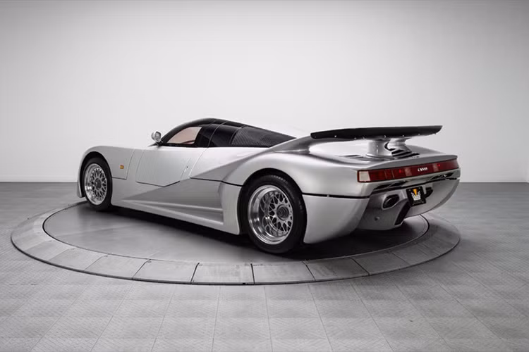 Được biết, chi phí nghiên cứu, phát triển và sản xuất Lotec C1000 ước tính lên tới 3.4 triệu USD.