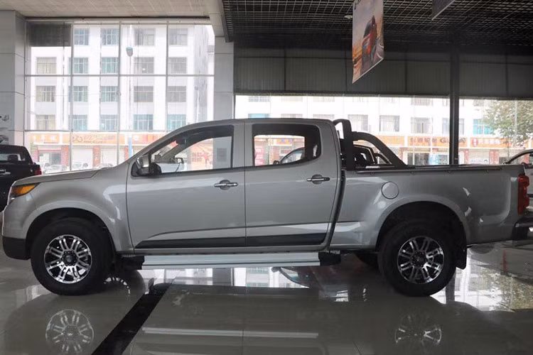 Được biết, mẫu bán tải nhái Ford Explorer này có tới 8 phiên bản khác nhau với giá dao động từ 106.800 – 135.800 nhân dân tệ (tương đương 382 triệu – 485 triệu đồng), và đều đã được bán rộng rãi ở Trung Quốc.