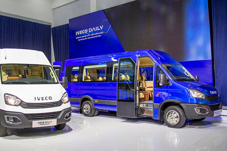 Bên cạnh đó là dây chuyền lắp ráp được trang bị các cơ cấu tay máy hỗ trợ và sử dụng hệ thống xe tự hành; sản phẩm trước khi xuất xưởng được kiểm tra nghiêm ngặt thông qua hệ thống kiểm soát chất lượng được kết nối thông tin trực tuyến với IVECO tại Ý. 