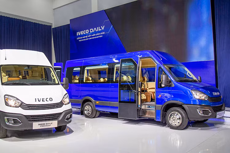 Bên cạnh đó là dây chuyền lắp ráp được trang bị các cơ cấu tay máy hỗ trợ và sử dụng hệ thống xe tự hành; sản phẩm trước khi xuất xưởng được kiểm tra nghiêm ngặt thông qua hệ thống kiểm soát chất lượng được kết nối thông tin trực tuyến với IVECO tại Ý. 