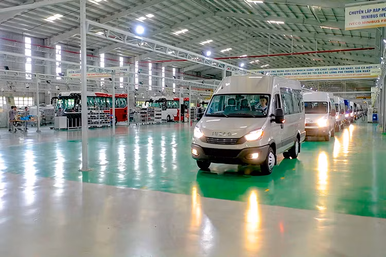 Đặc biệt, thực hiện chiến lược phát triển xe Bus thương hiệu Việt Nam, THACO đã triển khai sản xuất lắp ráp xe bus tại Khu kinh tế mở Chu Lai, tỉnh Quảng Nam từ năm 2004; đầu tư cho hoạt động nghiên cứu, thiết kế và phát triển sản phẩm, từng bước làm chủ công nghệ sản xuất.