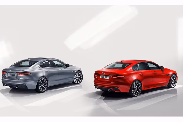 Mới đây tại Whitley, Vương quốc Anh - mẫu xe Jaguar XE 2020 phiên bản nâng cấp giữa vòng đời đã chính thức được ra mắt với thiết kế ngoại thất/nội thất ấn tượng hơn và những công nghệ vượt trội. Bắt đầu từ bên ngoài, chiếc xe đã được chỉnh sửa lớn về thiết kế để có "cá tính" rõ ràng và quyết đoán hơn.
