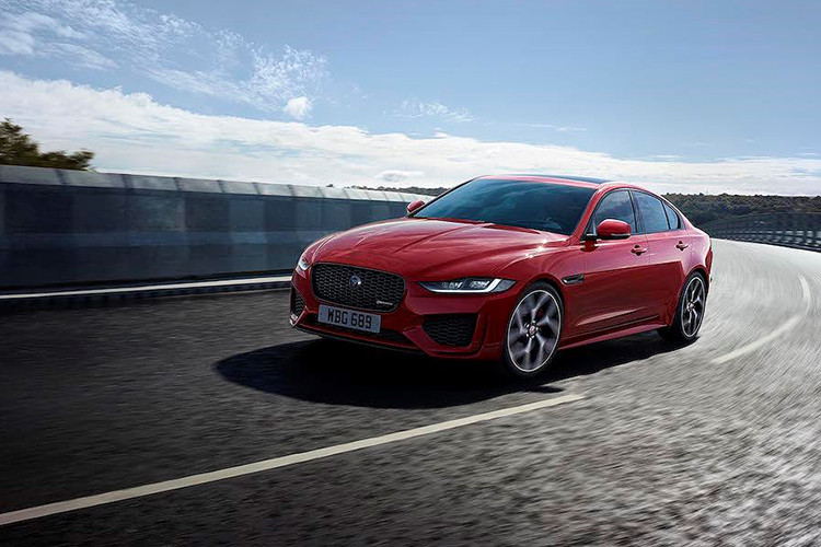 Các khách hàng tại Anh quốc đã có thể đặt hàng XE 2020 với giá khởi điểm từ 33.915 Bảng (tương đương 1,038 tỷ đồng). Theo chia sẻ của Jaguar Land Rover Việt Nam, phiên bản nâng cấp này sẽ có mặt ở thị trường nước ta trong tương lai gần với giá sớm được công bố. Tuy nhiên tại trị trường Việt Nam, Jaguar XE chỉ được nhập khẩu và phân phối các phiên bản động cơ xăng Ingenium.
