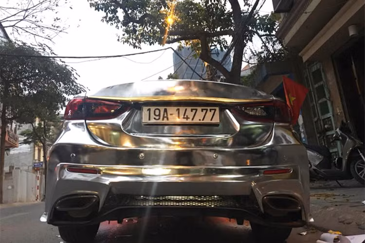 Tại thị trường Việt Nam, Mazda6 phiên bản 2017 được Thaco Trường Hải phân phối với 3 phiên bản. Trong đó, 2 phiên bản tiêu chuẩn và Premium sử dụng động cơ 2.0L với công suất tối đa 153 mã lực và 1 phiên bản sử dụng động cơ 2.5L cho công suất tối đa 185 mã lực. Hộp số 6 cấp.