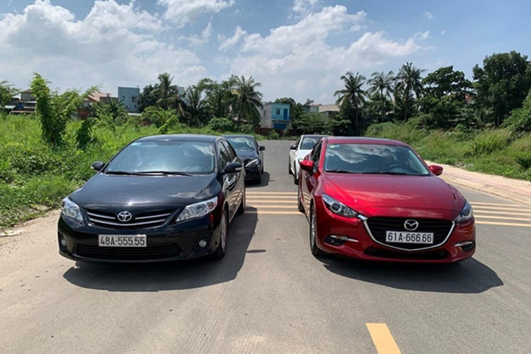 Tuy nhiên, giá trị chiếc Mazda3 biển lục quý 6 này vẫn chưa dừng lại ở mức giá gần 2 tỷ đồng. Chỉ sau một tuần, anh Tâm quyết định chuyển nhượng chiếc Mazda3 này cho đại gia cùng tỉnh với giá 2,666 tỷ đồng. Đây là mức giá cao kỷ lục đối với một chiếc Mazda3 tại Việt Nam.
