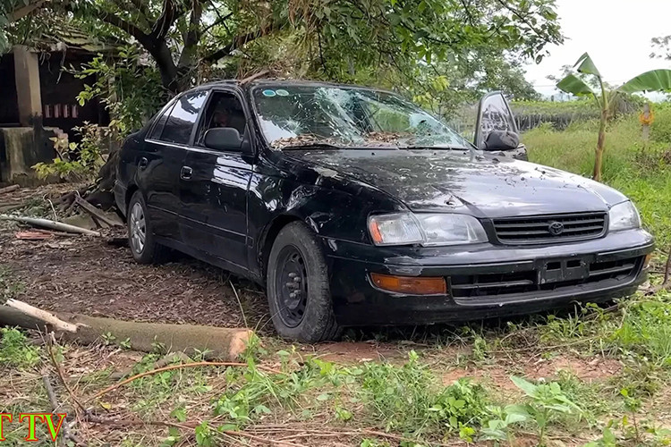 Bước tiếp theo là tìm động cơ cho chiếc siêu xe bản sao. Nhóm YouTuber này đã dùng động cơ của một chiếc Toyota Corona thế hệ thứ 9, còn được biết đến dưới cái tên Carina E, với giá chỉ khoảng 2,5 triệu đồng để lắp cho chiếc Koenigsegg Jesko bản sao. Không chỉ động cơ, Nhết TV còn làm lại cả hộp số và những bộ phận cơ khí quan trọng khác của một chiếc xe.