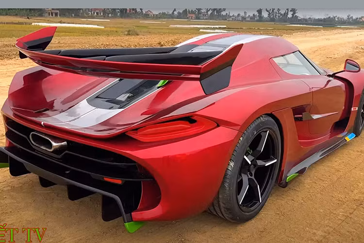 Theo Nhết TV, chiếc siêu xe Koenigsegg Jesko bản sao này không được chế tạo với mục đích thương mại hay lưu thông trên đường phố vì thiếu những tính năng an toàn cơ bản. Tuy nhiên, đây vẫn là một dự án ấn tượng, giúp nhóm YouTuber này thu hút hàng triệu lượt view trên các nền tảng mạng xã hội.