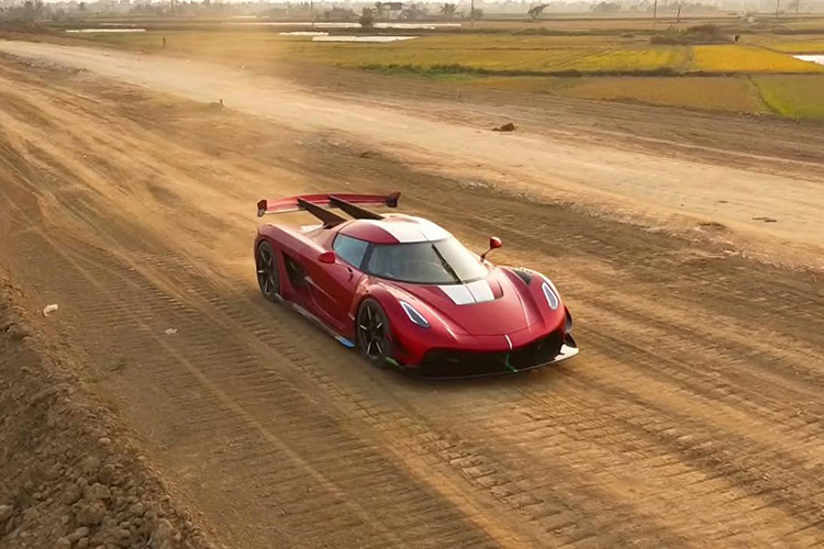 Việc nhóm YouTuber này tái tạo lại mẫu xe Koenigsegg Jesko, dù chưa hoàn thiện, nhưng đã chứng tỏ tài năng và đam mê sáng tạo của những người trẻ yêu thích độ xe tại Việt Nam.