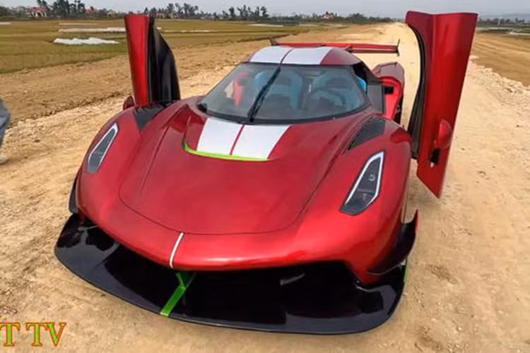 Nhết TV là một nhóm YouTuber người Việt nổi tiếng với những dự án chế tạo siêu xe bản sao. Trong thời gian qua, nhóm YouTuber này đã cho ra mắt những chiếc siêu xe bản sao ấn tượng như Bugatti Chiron, Ferrari LaFerrari và Pagani Huayra. Mới đây, Nhết TV lại một lần nữa khiến người xem trầm trồ khi hoàn thiện chiếc siêu xe Koenigsegg Jesko khủng tự chế.