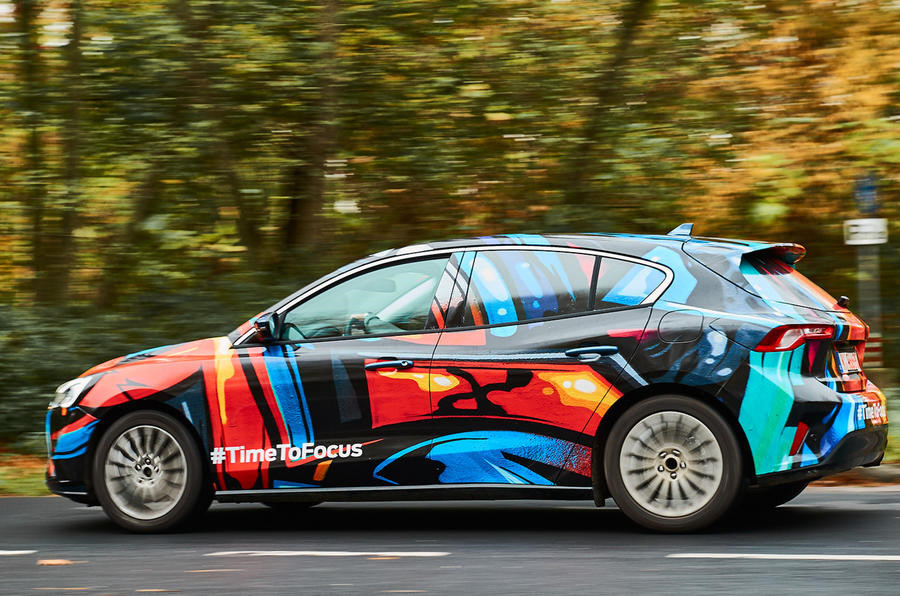 Bakaj cho biết thêm: "Công nghệ bên trong Cabin trên Ford Rocus sẽ là tốt nhất trong phân khúc, đây là mẫu xe độc nhất vô nhị". Đặc biệt, Ford Focus 2019 có không gian nội thất được sắp xếp gọn gàng, với nhiều chức năng được kích hoạt thông qua màn hình cảm ứng trung tâm nổi bật.