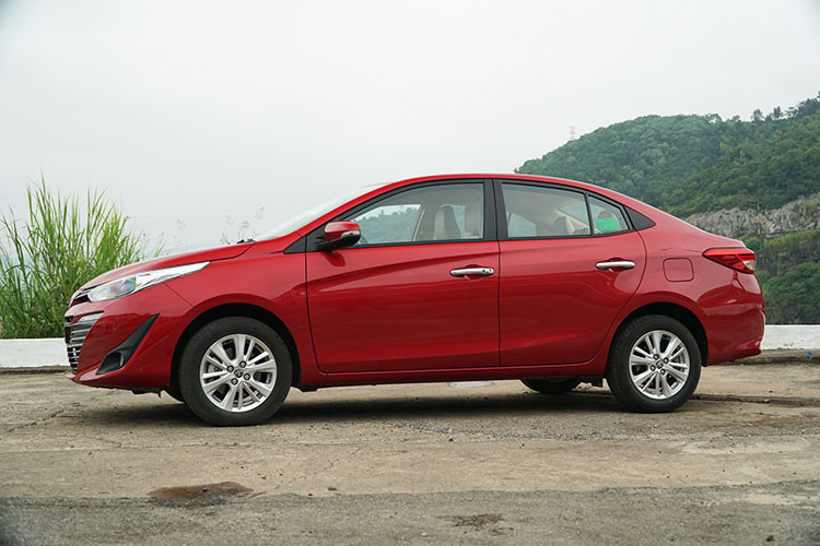 Ở lần nâng cấp mới này, xe có kích thước dài x rộng x cao lần lượt là 4.425 x 1.730 x 1.475 mm, dài hơn 15 mm, rộng hơn 30 mm và thấp hơn 1mm, chiều dài cơ sở giữ nguyên ở mức 2.550 mm. Khoảng sáng gầm 133 mm, và dung tích bình xăng 42 lít, giống với đời cũ. Xe nặng 1.110 kg.