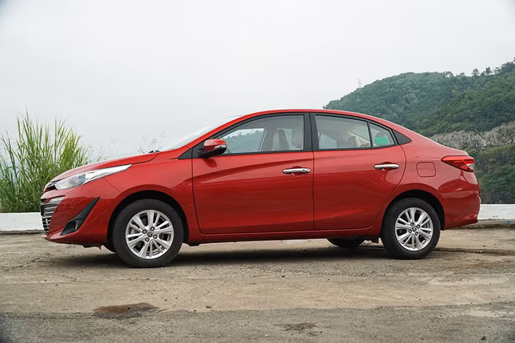 Ở lần nâng cấp mới này, xe có kích thước dài x rộng x cao lần lượt là 4.425 x 1.730 x 1.475 mm, dài hơn 15 mm, rộng hơn 30 mm và thấp hơn 1mm, chiều dài cơ sở giữ nguyên ở mức 2.550 mm. Khoảng sáng gầm 133 mm, và dung tích bình xăng 42 lít, giống với đời cũ. Xe nặng 1.110 kg.