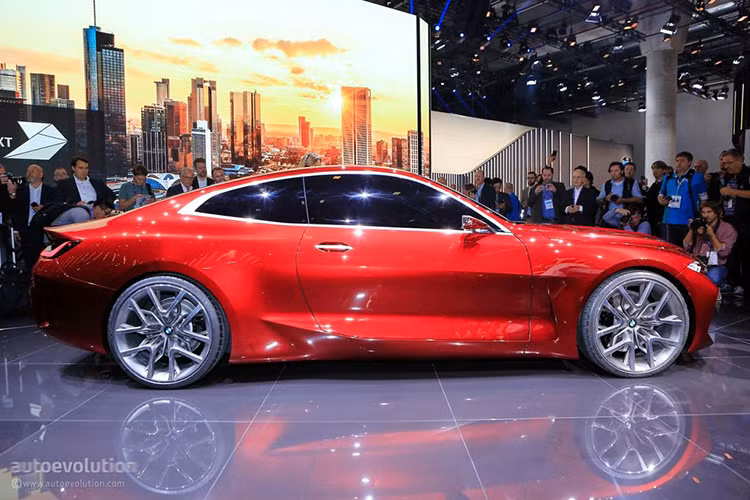 Trong một cuộc phỏng vấn, giám đốc thiết kế Adrian van Hooydonk cho biết: “Là 1 công ty, bạn liên tục phải thay đổi. Giây phút bạn dừng lại sẽ khiến bạn dễ bị vượt qua. Thị trường ngày nay cạnh tranh rất khốc liệt hơn bao giờ hết. Và điều khó khăn nhưng cần làm đó là thay đổi, ngay cả trong lúc bạn đang thành công. Trong trường hợp không thành công, bạn sẽ nhận được những lời chỉ trích rằng bạn cần thay đổi, điều đó khiến mọi thứ trở nên rắc rối.”