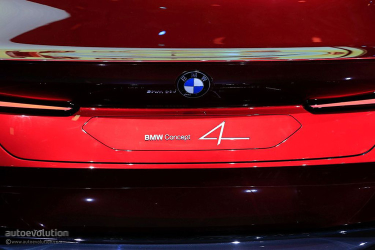 Vẻ khỏe khoắn cứng cáp ở thân xe thể hiện qua những đường gân ở bên hông và “bờ vai” vạm vỡ trên hốc bánh sau ăn liền với đường đuôi với các chi tiết được vuốt cong uốn lượn điệu nghệ.