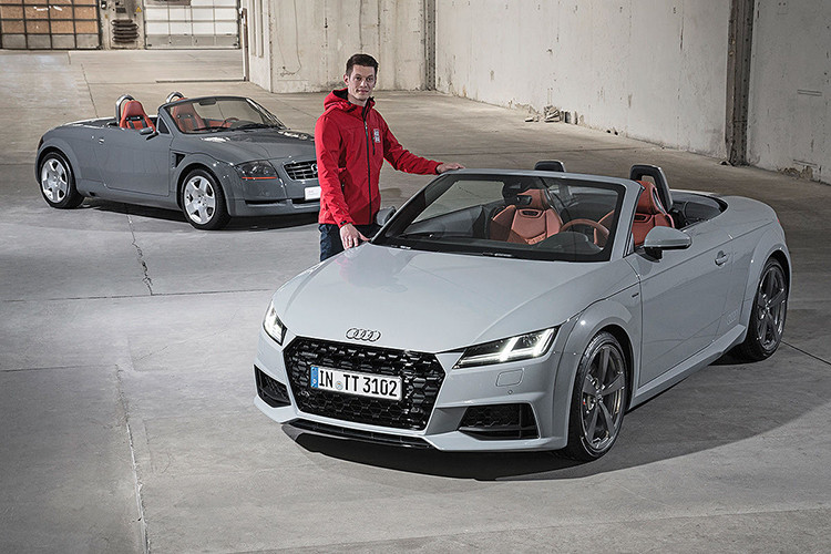 Kèm theo những chi tiết thân xe là viền trang trí tối màu, mâm 19 inch đặc biệt, ống xả bằng thép không rỉ với miệng loe dạng kèn trumpet và đèn hậu OLED từ bản TT RS. Những logo đặc biệt "20 Years of TT sẽ được đính trên dè trước và bên trong cabin.