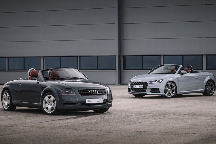 Tại triển lãm Tokyo Motor Show vào năm 1995, hãng xe sang Audi đã lần đầu tiên công bố một mẫu xe ý tưởng với kiểu dáng mui trần 2 chỗ (roadster) và thiết kế thể thao "thuần chất". Mẫu xe này có tên gọi TTS và đã nhận được công chúng ủng hộ nhiệt liệt, dẫn tới sự ra đời của dòng xe Audi TT hoàn toàn mới sau đó 2 năm.