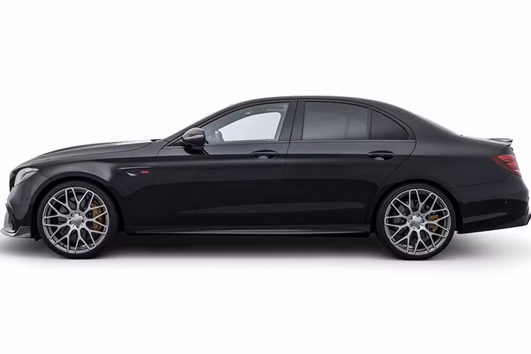 Động cơ V8 dung tích 4.0L tăng áp kép trên Mercedes-AMG E63 S đã được tùy chỉnh để cho mức công suất 789 mã lực (588 kW) tại vòng tua máy 6.700 vòng/phút và mô-men xoắn 1000Nm (737 lb-ft) tại vòng tua máy 3.600 vòng/phút (E63 S tiêu chuẩn mạnh 604 mã lực; 850Nm).