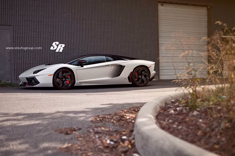 Kể từ ngày xuất hiện, "siêu bò" Lamborghini Aventador nhận được vô số mâm từ các nhà độ trên toàn thế giới, nhưng chỉ hãng độ thành công nhất với Aventador có lẽ là PUR Wheels