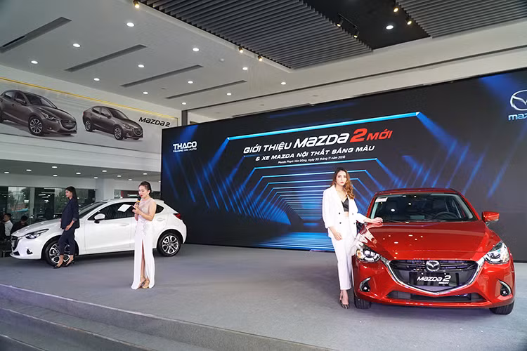 Công ty cổ phần Ô tô Trường Hải (Thaco) đã chính thức cho ra mắt phiên bản mới của dòng xe đô thị hạng B Mazda2 2018 với nhiều phiên bản và mức giá khác nhau cho khách hàng Việt dễ dàng lựa chọn. Bên cạnh đó, Thaco cũng sẽ phân phối mẫu xe Mazda2 2018 mới dưới dạng xe nhập khẩu nguyên chiếc thay vì lắp ráp trong nước như trước đây.