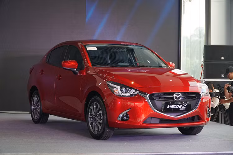 Theo kế hoạch, nhà phân phối và lắp ráp Thaco sẽ chính thức phân phối Mazda2 2018 nhập khẩu nguyên chiếc bắt đầu từ ngày 1/12/2018, cũng là thời điểm đối thủ Suzuki Swift 2018 ra mắt thị trường Việt Nam.