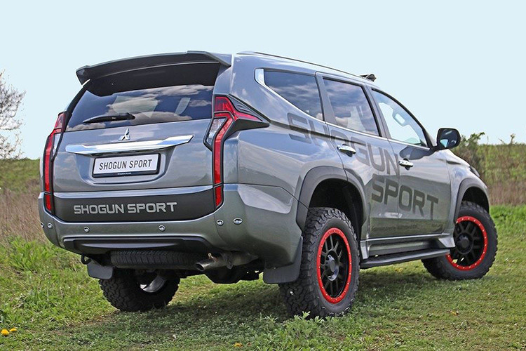 Dựa trên chiếc xe SUV Mitsubishi Shogun Sport thường, Shogun Sport SVP concept vẫn tiếp tục lấy động lực từ động cơ 4 xi-lanh thẳng hàng turbodiesel 2.4l, cho công suất 181 mã lực và mô-men xoắn 430Nm.