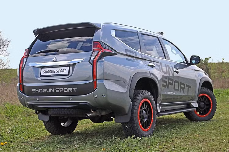 Dựa trên chiếc xe SUV Mitsubishi Shogun Sport thường, Shogun Sport SVP concept vẫn tiếp tục lấy động lực từ động cơ 4 xi-lanh thẳng hàng turbodiesel 2.4l, cho công suất 181 mã lực và mô-men xoắn 430Nm.