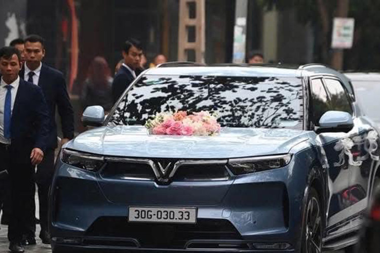 Đến tháng 8/2024, Phạm Nhật Minh Hoàng trở thành Tổng Giám đốc CTCP Thương mại và Dịch vụ FGF, một công ty chuyên về mua bán và cho thuê ôtô điện, do tỷ phú Phạm Nhật Vượng sáng lập. 