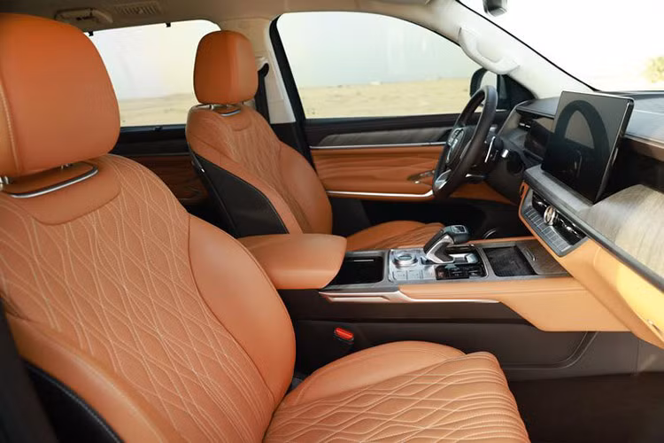 Thông tin mà ArmorGroup đăng tải cho biết, lớp “giáp” của GWM Tank 500 tuân thủ các tiêu chuẩn bảo vệ BR4 GOST, đủ để ngăn chặn ba phát bắn trực tiếp bằng đạn 7,62mm từ khoảng cách 10m (di chuyển với tốc độ 720m/giây).