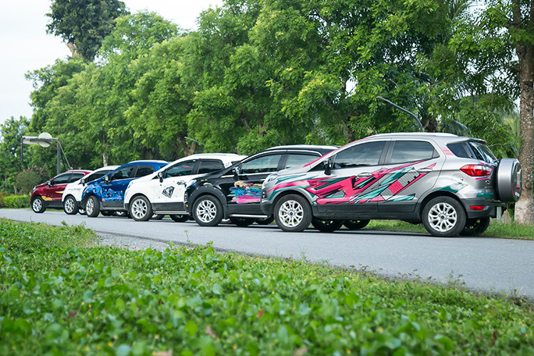 Không còn dẫn đầu về doanh số nhưng Ford EcoSport vẫn duy trì được sức bán ổn định vào khoảng 400 xe/tháng. Với thiết kế nhỏ nhắn linh hoạt trong đô thị, Ford EcoSport không chỉ thu hút khách hàng nam giới mà còn có cả nữ giới. Do đó, trong cuộc thi Paint Your “True Color” vừa qua, lượng tác giả nữ tham gia cũng khá đông đảo với những thiết kế thể hiện được quan điểm, cá tính riêng của mình.