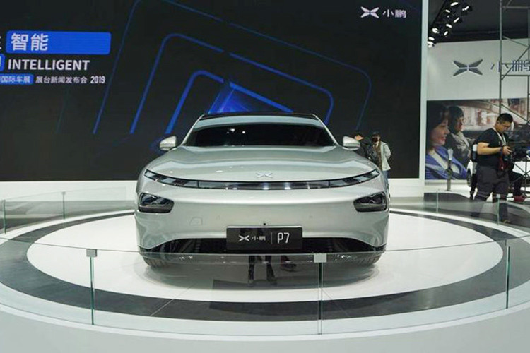 Thông tin chi tiết về cụm pin vẫn chưa được công bố, nhưng xe ôtô điện tự lái Xpeng P7 có thể di chuyển tới 600 km trên một lần sạc theo chu trình NEDC, vậy nên cụm pin của nó phải cỡ gần hoặc hơn 100 kWh.