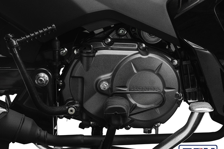 Về hệ thống truyền động, Honda Wave Alpha 2025 sử dụng động cơ xy-lanh đơn, dung tích 109,2 cc, 4 thì, SOHC, 2 van, làm mát bằng không khí, sản sinh công suất 6,5 kW tại 7.500 vòng/phút và mô-men xoắn cực đại 8,7 Nm tại 5.500 vòng/phút.