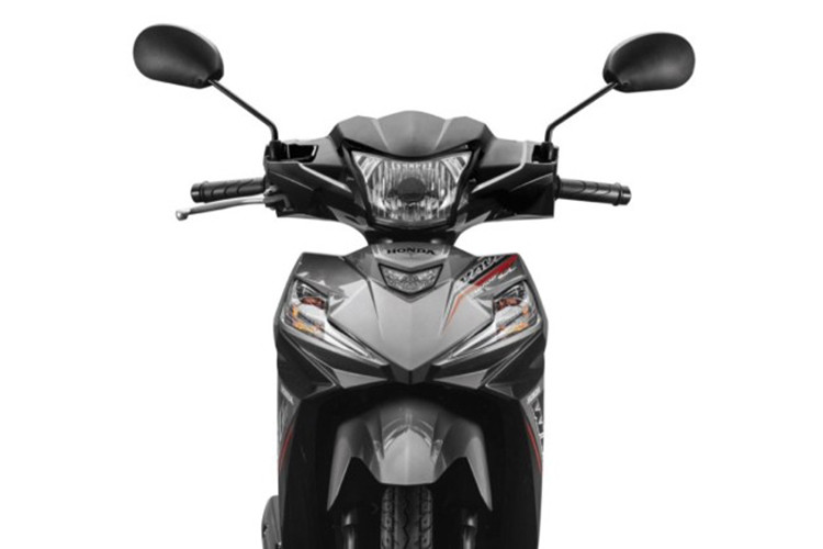 Phiên bản mới của Honda Wave Alpha 2025 mang đến một diện mạo thể thao hơn, với đồ họa trang trí đường kẻ nổi bật. Phần ốp đầu xe đã được thu gọn, và đèn hậu cũng được thiết kế lại, tạo nên vẻ ngoài hiện đại và năng động hơn.