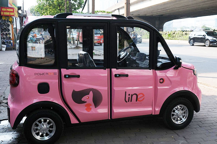 Chiếc xe điện Trung Quốc siêu rẻ này có ngoại hình "bé hạt tiêu", nhỏ hơn rất nhiều so với các dòng xe hạng A hiện có trên thị trường. Kích thước dài x rộng x cao của xe khoảng 2,6 x 1,2 x 1,6 (m).