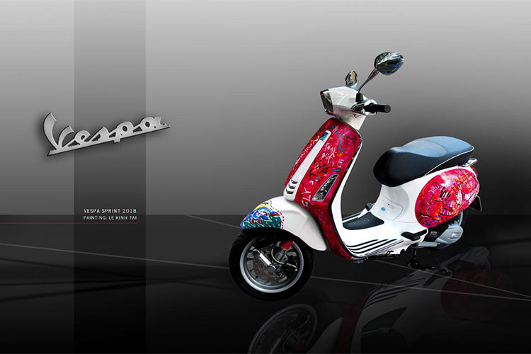 Vespa Sprint 125cc ABS hướng đến những người yêu thích sự mạnh mẽ, lịch thiệp và phóng khoáng trong phong cách sống. Xe có những màu trắng, xanh cửu long đậm, đỏ, cam, xanh lá cây đậm, xám mờ, đỏ mờ, cùng giá bán chính hãng tại việt Nam được niêm yết là 74, 5 triệu đồng