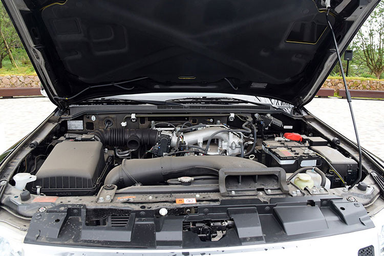 Được biết, liên doanh GAC-Mitsubishi JV đã chính thức tung Pajero 2019 ra thị trường Trung Quốc với 4 bản trang bị và giá bán dao động từ 349.800 - 399.800 Nhân dân tệ (khoảng 1,21 đến 1,38 tỷ đồng). Dự đoán, những thay đổi kể trên chỉ được áp dụng cho mẫu xe Mitsubishi Pajero 2019 tại thị trường Trung Quốc.